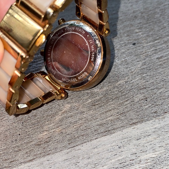Michael Kors Rose Gold Watch - Picture 4 of 4